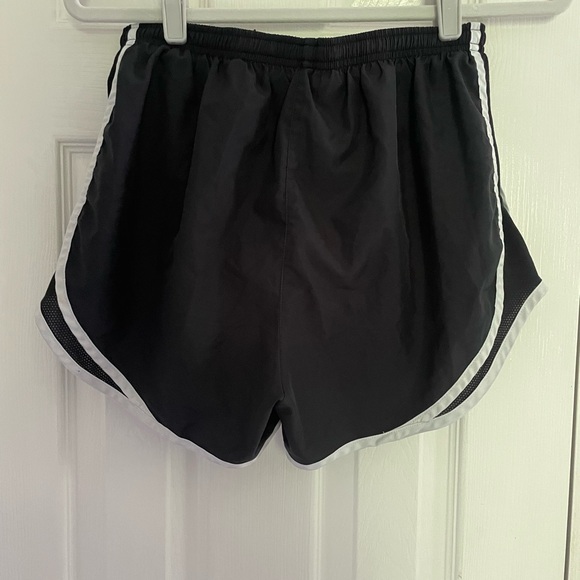 Nike women’s running shorts - Picture 2 of 4